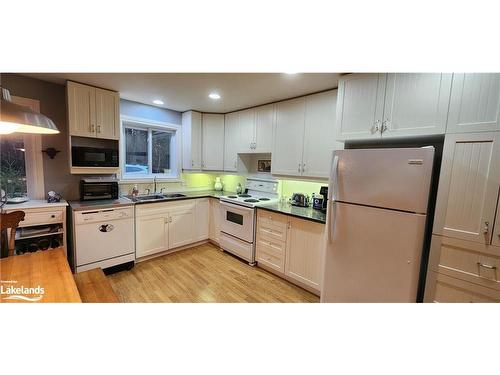 1175 Silver Lake Road, Gravenhurst, ON - Indoor Photo Showing Kitchen With Double Sink