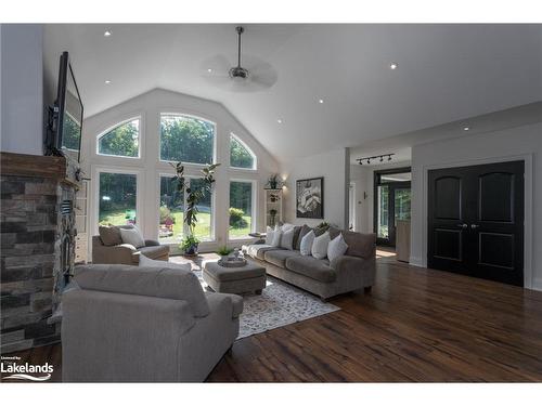 1477 Foreman Road, Port Carling, ON - Indoor Photo Showing Living Room