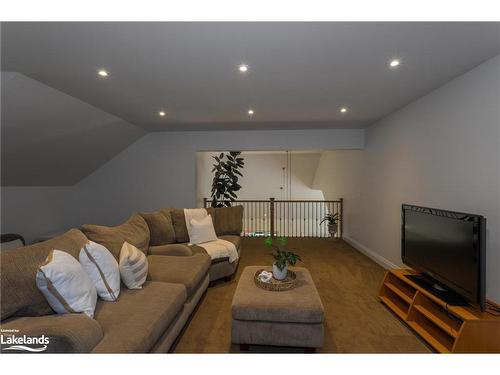 1477 Foreman Road, Port Carling, ON - Indoor Photo Showing Living Room