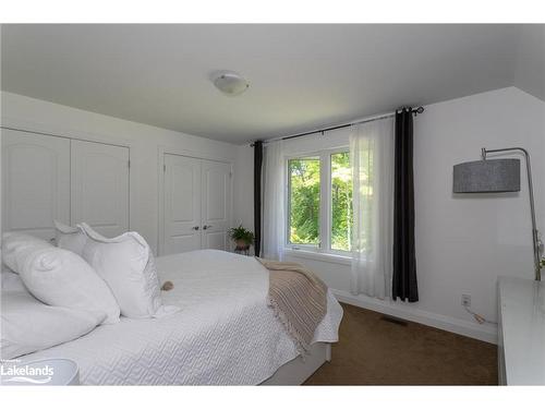 1477 Foreman Road, Port Carling, ON - Indoor Photo Showing Bedroom