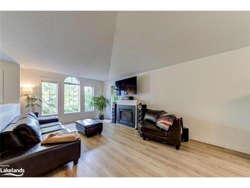 309 Balsam Street, Collingwood, ON - Indoor Photo Showing Living Room With Fireplace