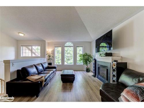 309 Balsam Street, Collingwood, ON - Indoor Photo Showing Living Room With Fireplace