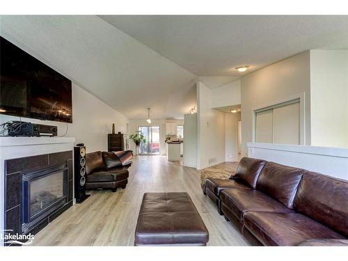 309 Balsam Street, Collingwood, ON - Indoor Photo Showing Living Room With Fireplace