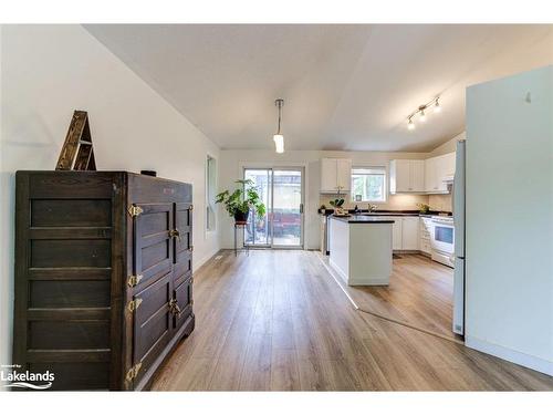 309 Balsam Street, Collingwood, ON - Indoor Photo Showing Kitchen