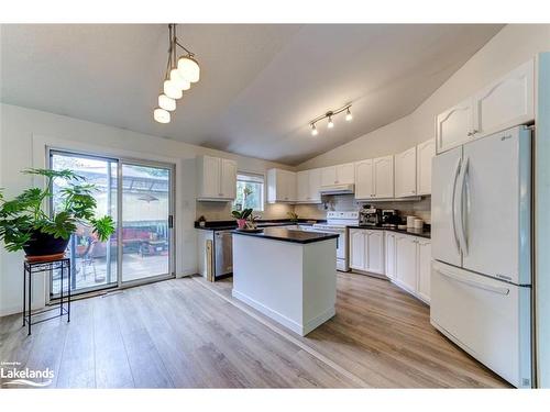 309 Balsam Street, Collingwood, ON - Indoor Photo Showing Kitchen