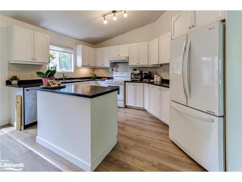 309 Balsam Street, Collingwood, ON - Indoor Photo Showing Kitchen