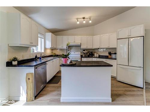 309 Balsam Street, Collingwood, ON - Indoor Photo Showing Kitchen