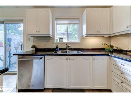 309 Balsam Street, Collingwood, ON - Indoor Photo Showing Kitchen With Double Sink