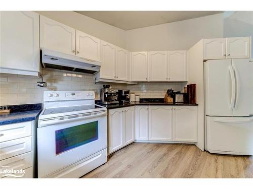 309 Balsam Street, Collingwood, ON - Indoor Photo Showing Kitchen