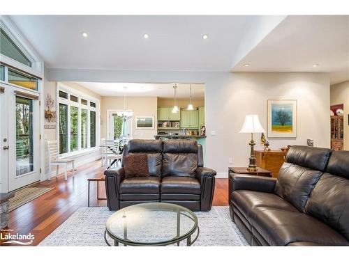 177 Harbour Beach Drive, Meaford, ON - Indoor Photo Showing Living Room