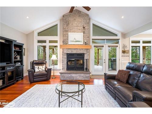 177 Harbour Beach Drive, Meaford, ON - Indoor Photo Showing Living Room With Fireplace