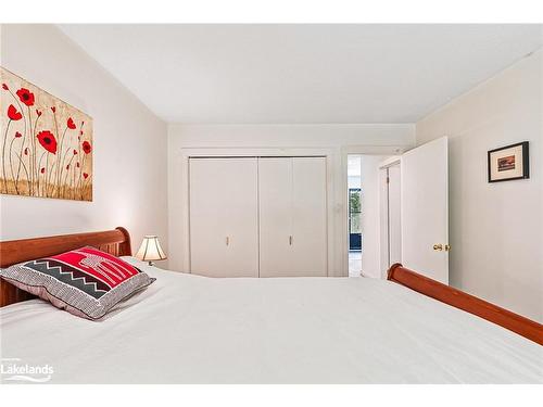 8-100 Fairway Crescent, Collingwood, ON - Indoor Photo Showing Bedroom