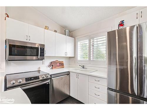 8-100 Fairway Crescent, Collingwood, ON - Indoor Photo Showing Kitchen With Stainless Steel Kitchen