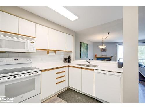 26-26 Turner Drive, Huntsville, ON - Indoor Photo Showing Kitchen With Double Sink