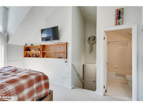 26-26 Turner Drive, Huntsville, ON - Indoor Photo Showing Bedroom