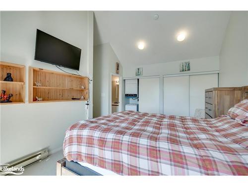 26-26 Turner Drive, Huntsville, ON - Indoor Photo Showing Bedroom