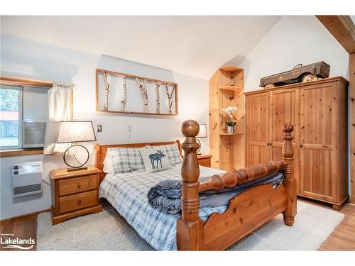 3224 Line 7 N, Oro-Medonte, ON - Indoor Photo Showing Bedroom