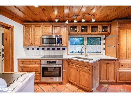 3224 Line 7 N, Oro-Medonte, ON - Indoor Photo Showing Kitchen