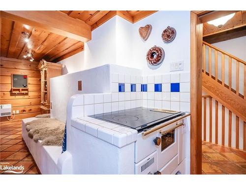 3224 Line 7 N, Oro-Medonte, ON - Indoor Photo Showing Kitchen