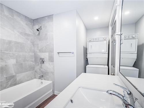 125 Oakwood Drive, Gravenhurst, ON - Indoor Photo Showing Laundry Room