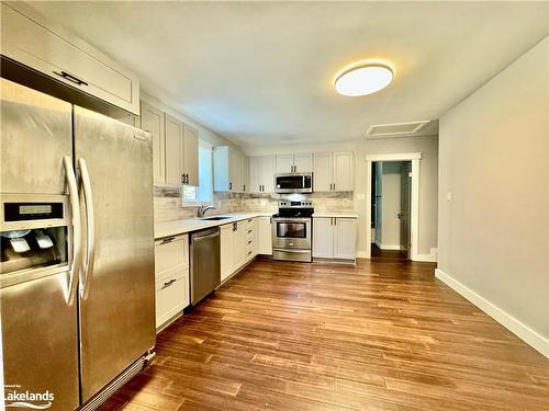 125 Oakwood Drive, Gravenhurst, ON - Indoor Photo Showing Kitchen