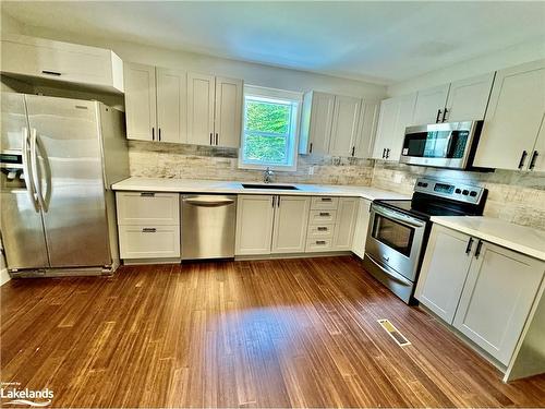 125 Oakwood Drive, Gravenhurst, ON - Indoor Photo Showing Kitchen With Upgraded Kitchen