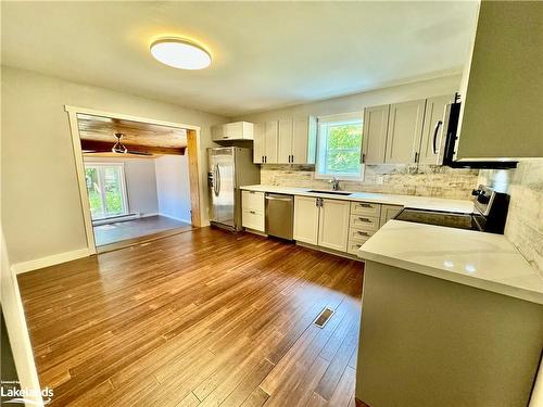 125 Oakwood Drive, Gravenhurst, ON - Indoor Photo Showing Kitchen