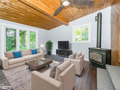 125 Oakwood Drive, Gravenhurst, ON - Indoor Photo Showing Living Room With Fireplace