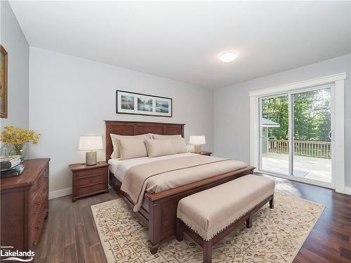 125 Oakwood Drive, Gravenhurst, ON - Indoor Photo Showing Bedroom