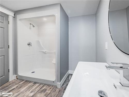 125 Oakwood Drive, Gravenhurst, ON - Indoor Photo Showing Bathroom