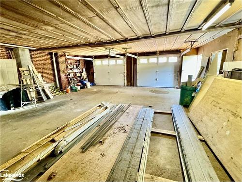 125 Oakwood Drive, Gravenhurst, ON - Indoor Photo Showing Garage