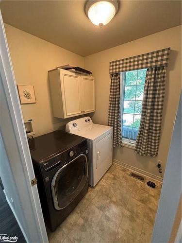 22 Inveraray Court, Bracebridge, ON - Indoor Photo Showing Laundry Room