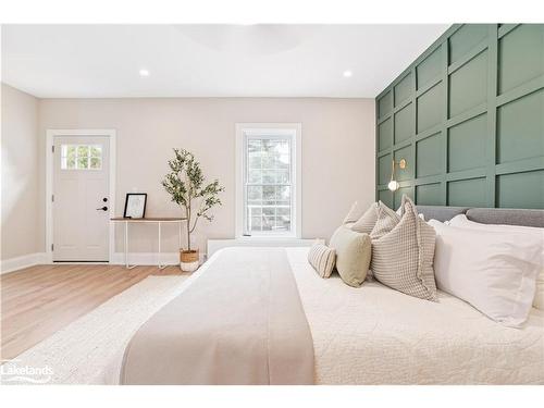 17 West Street N, Huntsville, ON - Indoor Photo Showing Bedroom