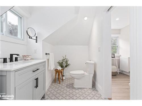 17 West Street N, Huntsville, ON - Indoor Photo Showing Bathroom