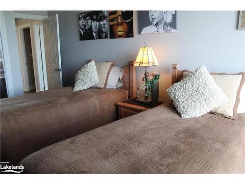 481 Mariners Way, Collingwood, ON - Indoor Photo Showing Bedroom