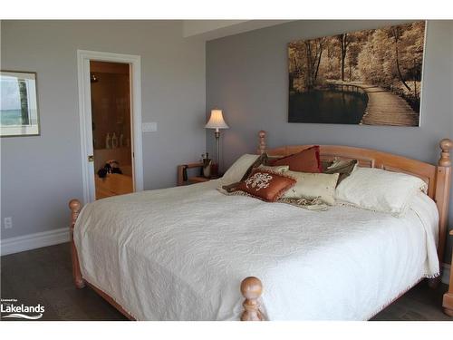 481 Mariners Way, Collingwood, ON - Indoor Photo Showing Bedroom