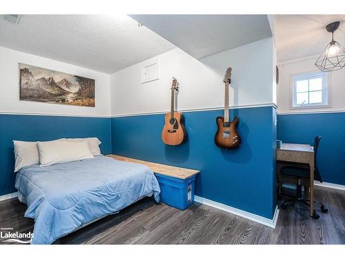 210 Dyer Drive, Wasaga Beach, ON - Indoor Photo Showing Bedroom