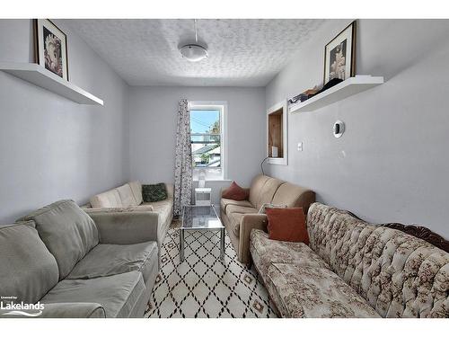 117 13Th Street W, Owen Sound, ON - Indoor Photo Showing Living Room