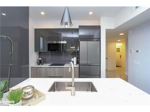 402-16 Beckwith Lane, The Blue Mountains, ON - Indoor Photo Showing Kitchen With Double Sink With Upgraded Kitchen