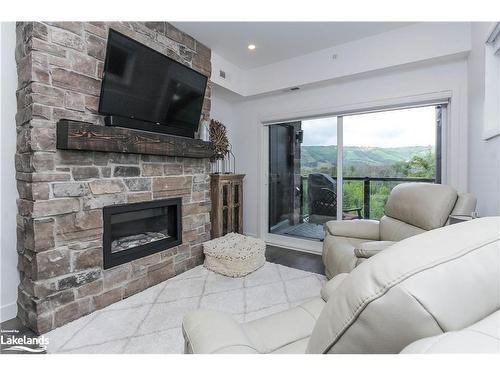 402-16 Beckwith Lane, The Blue Mountains, ON - Indoor Photo Showing Living Room With Fireplace