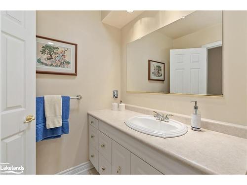 652 North Waseosa Lake Road, Huntsville, ON - Indoor Photo Showing Bathroom