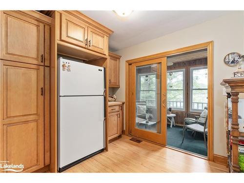 652 North Waseosa Lake Road, Huntsville, ON - Indoor Photo Showing Kitchen