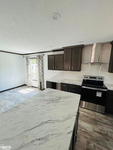 6-1701 Highway 11, Gravenhurst, ON - Indoor Photo Showing Kitchen