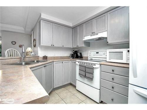 314-16 Raglan Street, Collingwood, ON - Indoor Photo Showing Kitchen With Double Sink