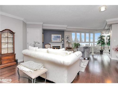 314-16 Raglan Street, Collingwood, ON - Indoor Photo Showing Living Room