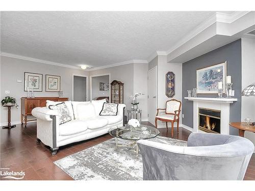 314-16 Raglan Street, Collingwood, ON - Indoor Photo Showing Living Room With Fireplace