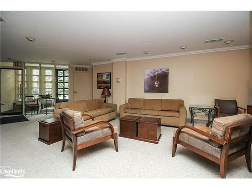 314-16 Raglan Street, Collingwood, ON - Indoor Photo Showing Living Room