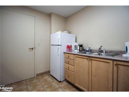 314-16 Raglan Street, Collingwood, ON - Indoor Photo Showing Kitchen With Double Sink