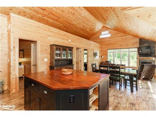 195 Charlies Lane, Huntsville, ON - Indoor Photo Showing Dining Room