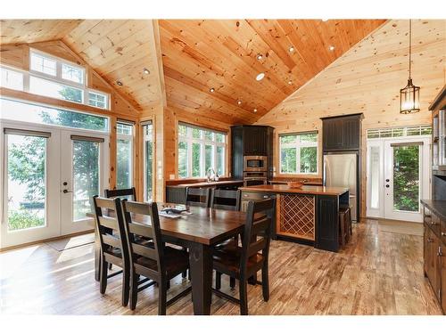 195 Charlies Lane, Huntsville, ON - Indoor Photo Showing Dining Room